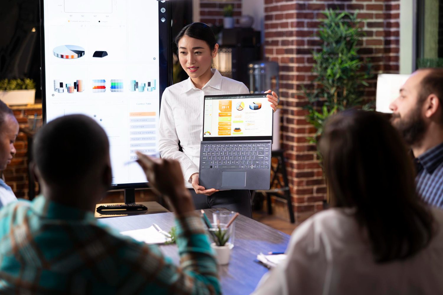 Cara Membuat Pitch Deck Startup yang Memikat Investor