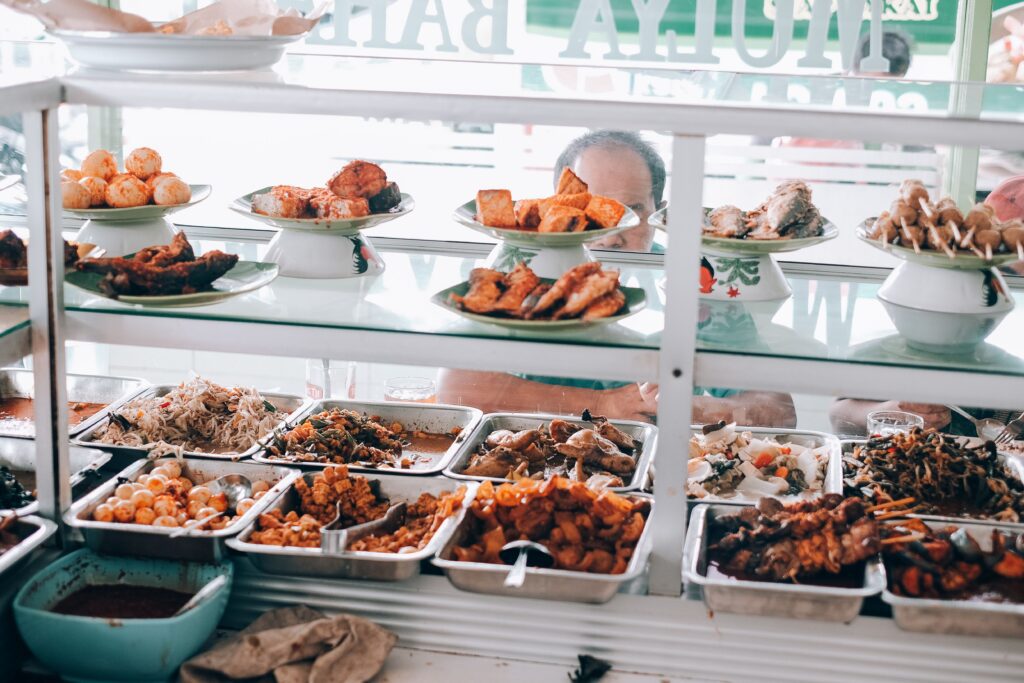 Membangun Rumah Makan: Tips dan Strategi agar Bertahan Lama